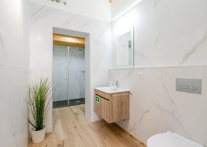 Authentic With Terrace By Hostwise Porto