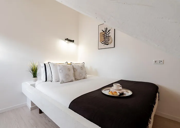 Lägenhet Authentic With Terrace By Hostwise