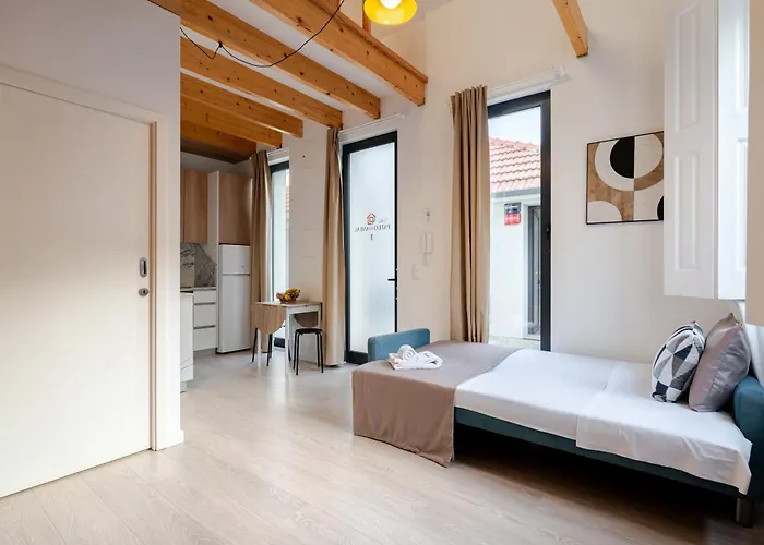 Apartman Authentic With Terrace By Hostwise