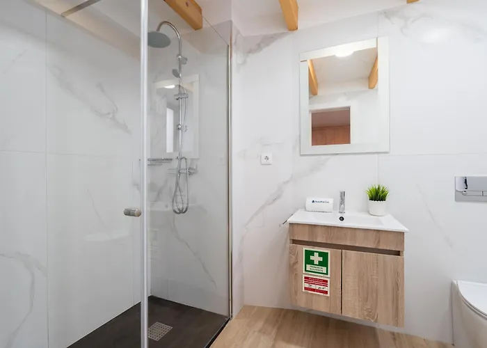 Authentic With Terrace By Hostwise Apartman *