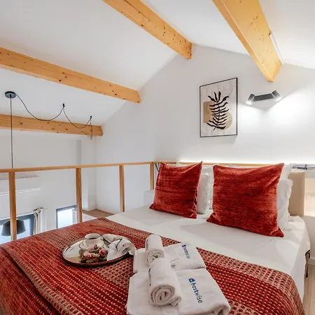 Apartament Authentic With Terrace By Hostwise