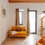 Apartment Authentic With Terrace By Hostwise