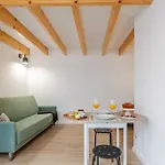Apartment Authentic With Terrace By Hostwise